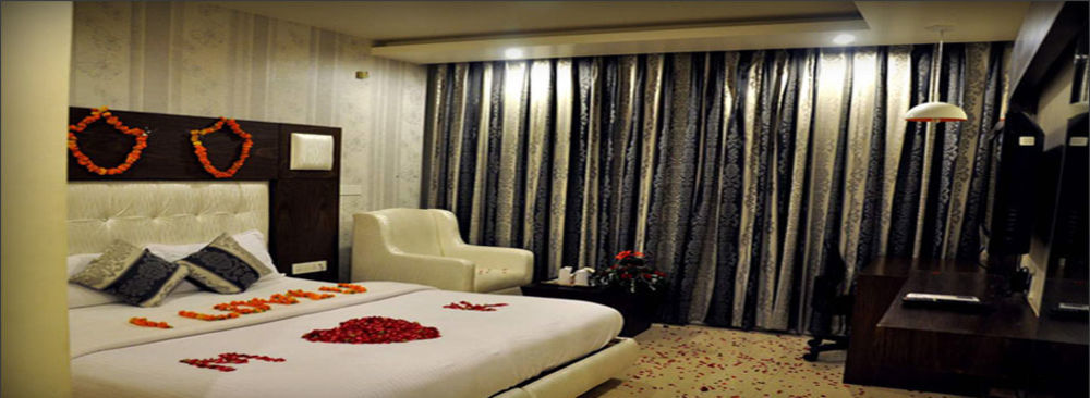 Hotel Diamond Plaza Chandīgarh Exterior foto