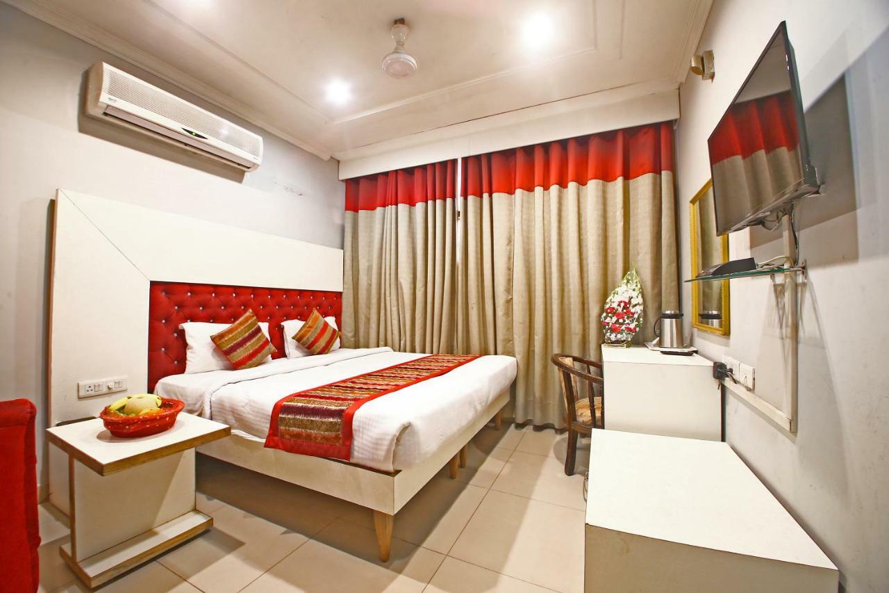 Hotel Diamond Plaza Chandīgarh Exterior foto