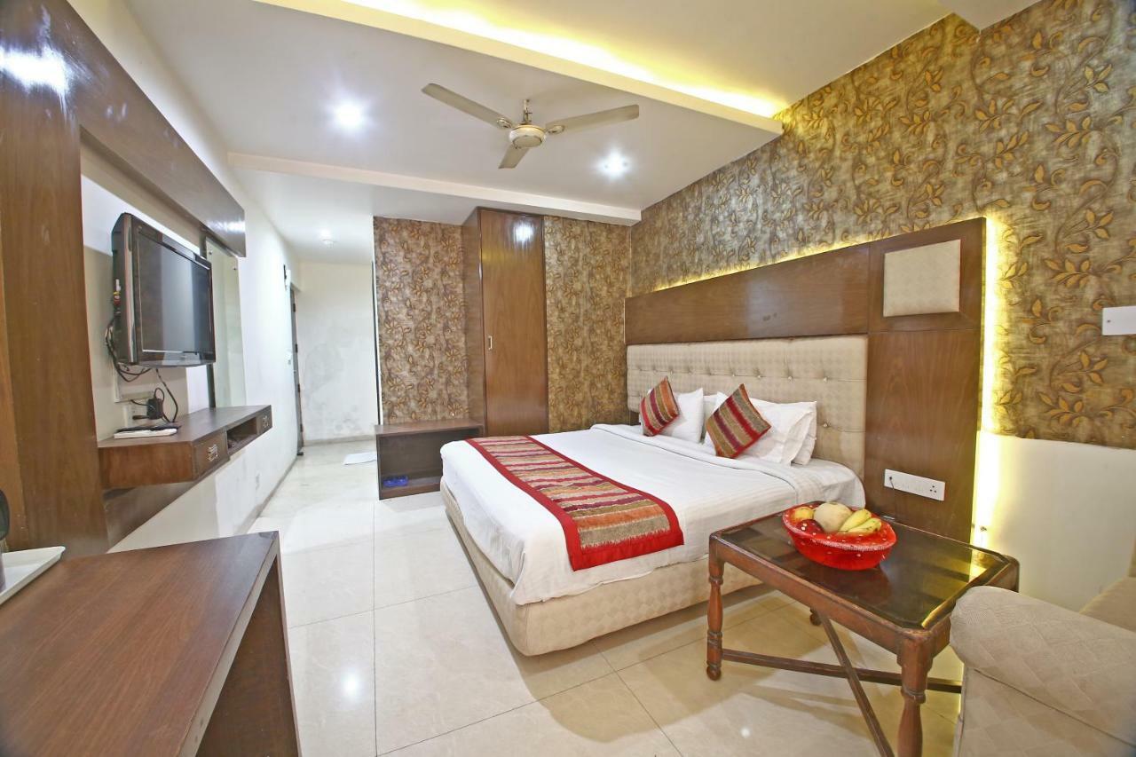 Hotel Diamond Plaza Chandīgarh Exterior foto