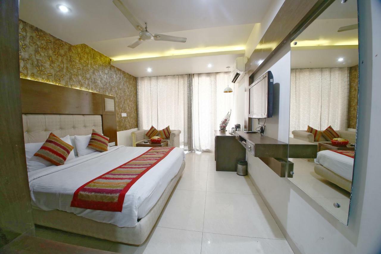 Hotel Diamond Plaza Chandīgarh Exterior foto