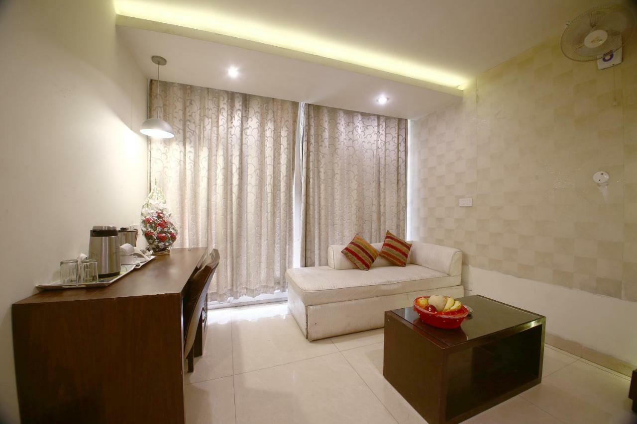 Hotel Diamond Plaza Chandīgarh Exterior foto