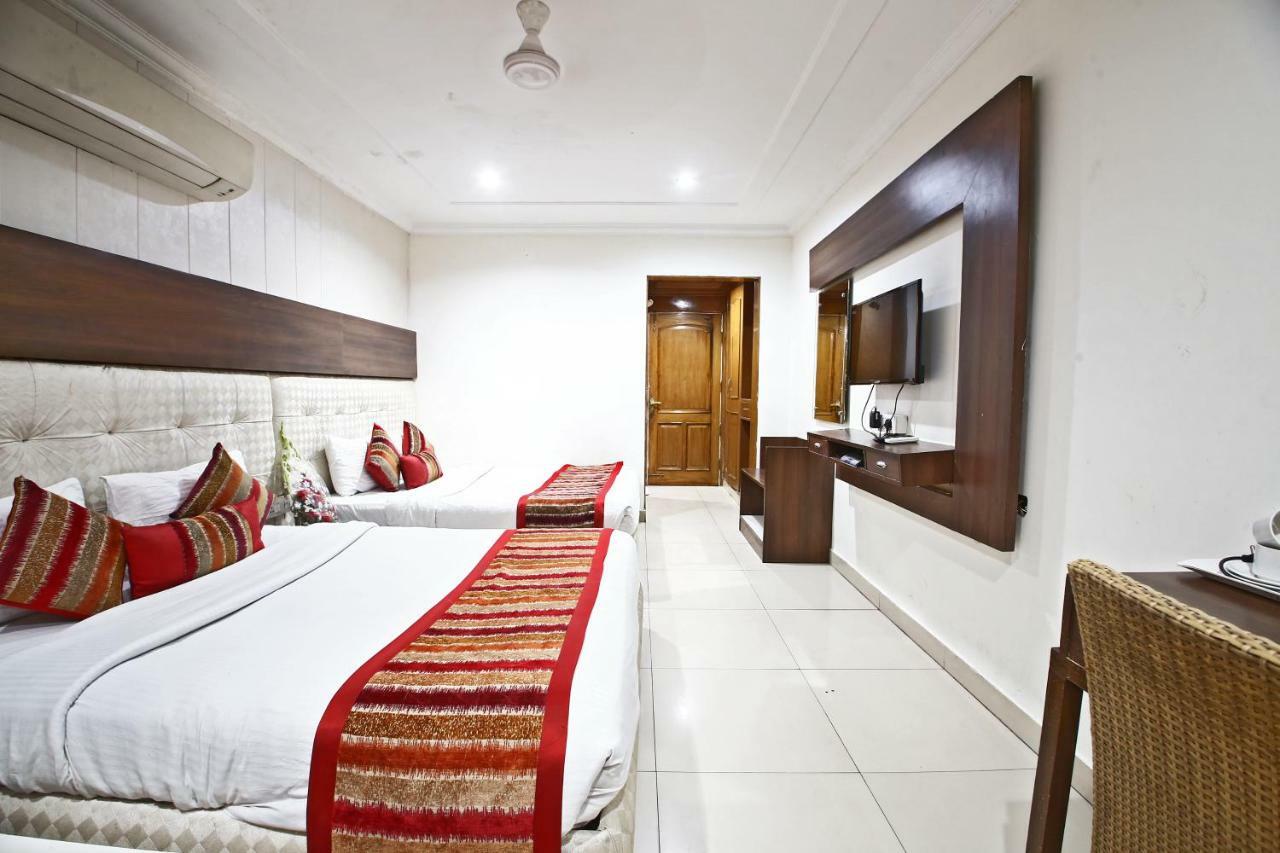 Hotel Diamond Plaza Chandīgarh Exterior foto