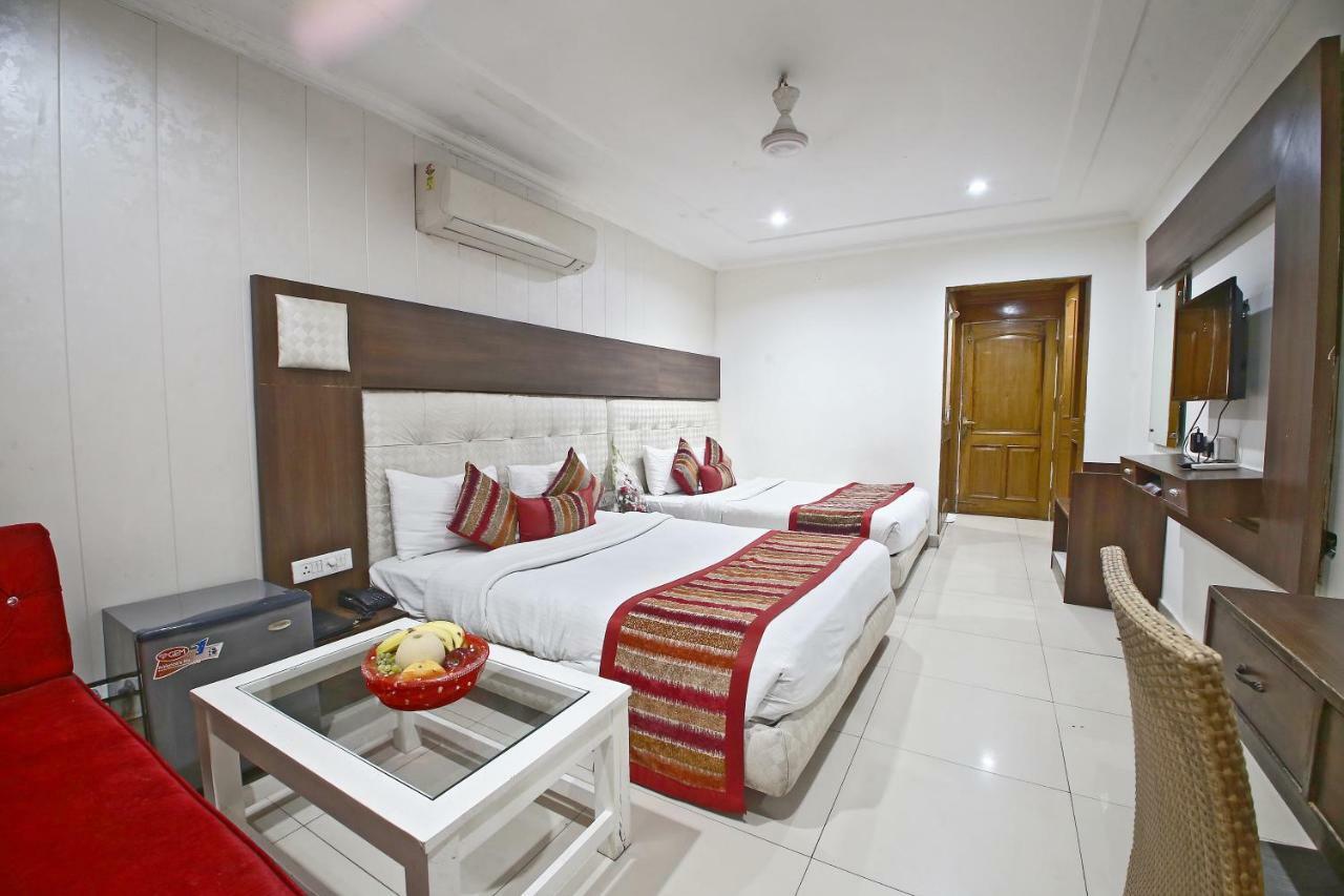 Hotel Diamond Plaza Chandīgarh Exterior foto