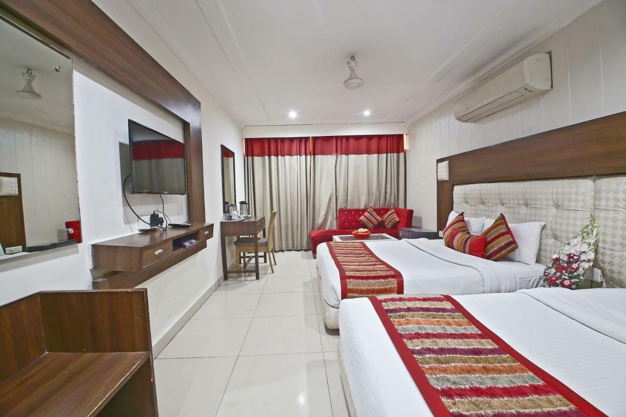 Hotel Diamond Plaza Chandīgarh Exterior foto