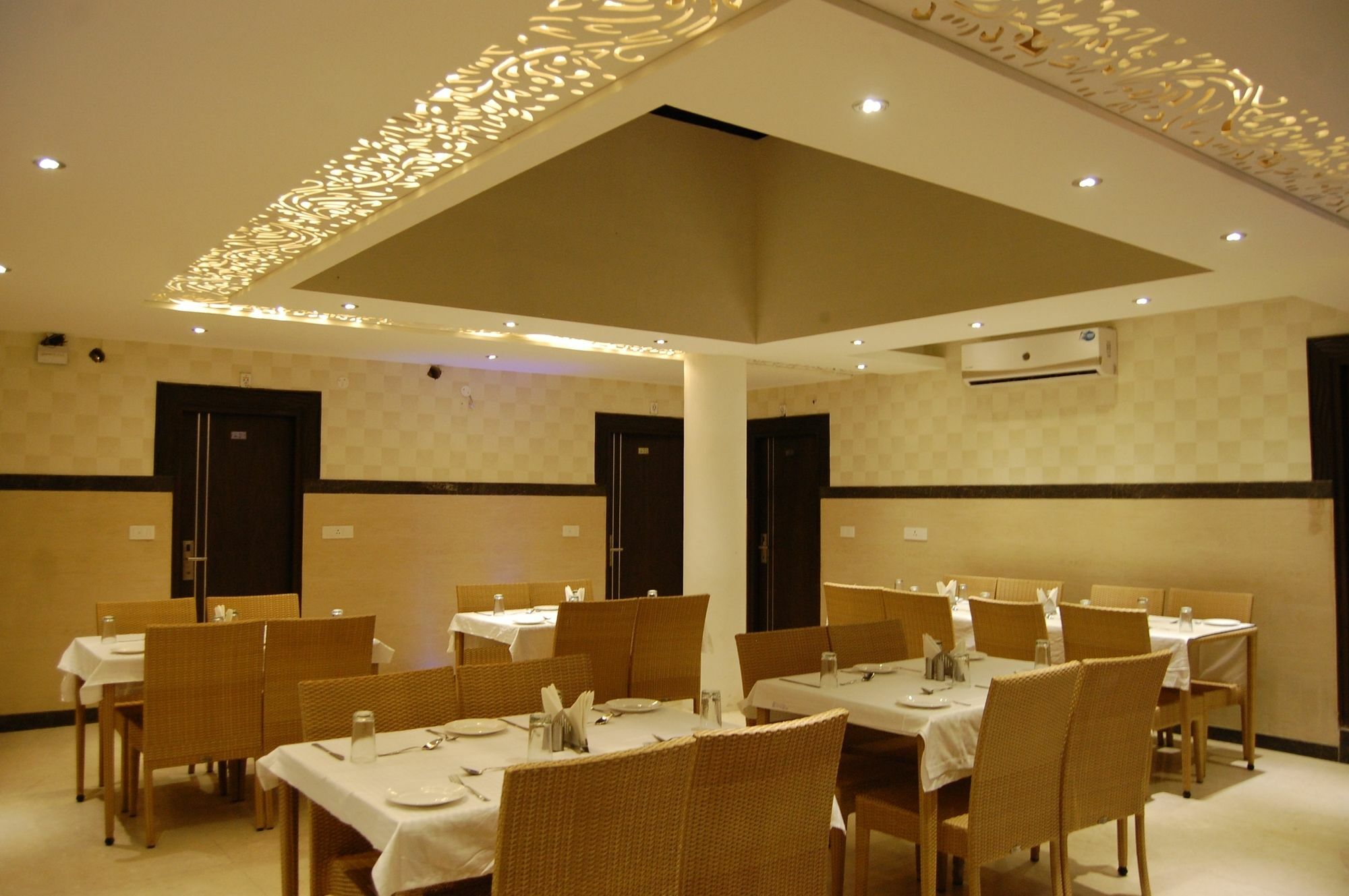 Hotel Diamond Plaza Chandīgarh Exterior foto