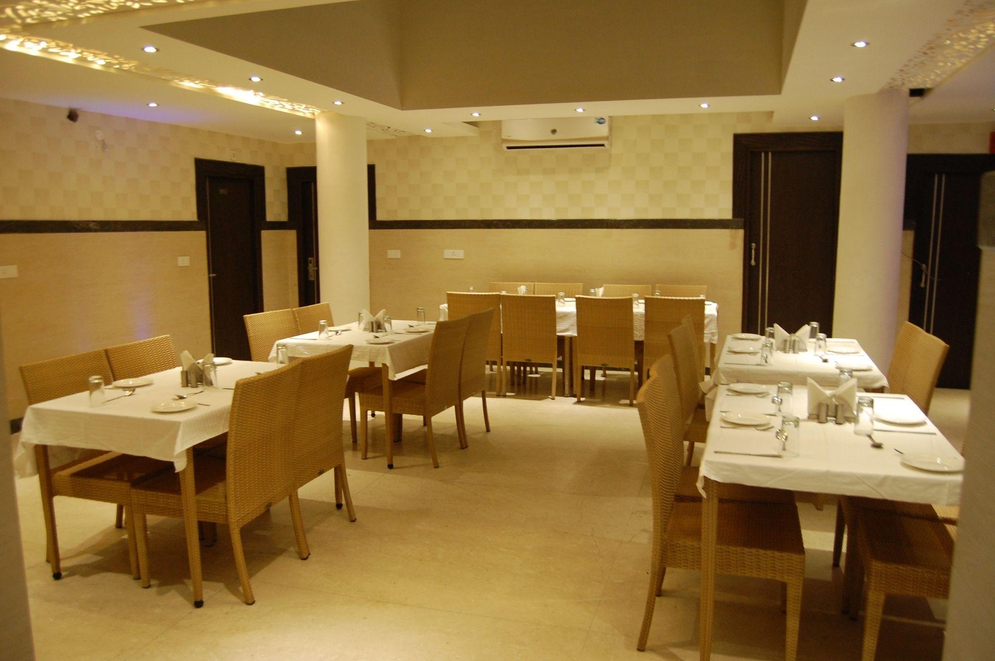 Hotel Diamond Plaza Chandīgarh Exterior foto